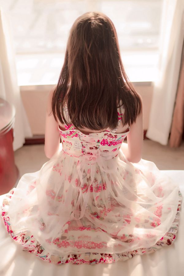 [Wind Field] NO.106 La jeune fille en jupe fleurie en soie blanche