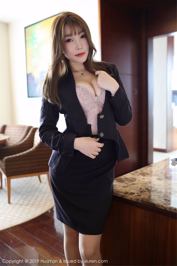 Zhizhi Booty „OL Uniform Temptation + Siamese Pork” [花 の 颜 HuaYan] tom 069