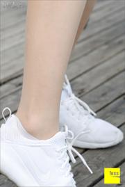 Silk Foot Bento 004 SASA "Лунатизм на шелковых ногах в белых кроссовках" [IESS Weird Interesting]