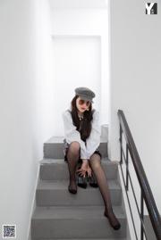 [IESS] Siostra modelka Miao "Figlarny kostium w kratę" Czarne jedwabne nogi