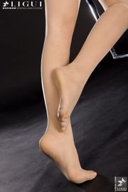 Model Sophie "De verleiding van witte-boorden-schoonheid" [Ligui LiGui] Foto van mooie benen en jade voeten