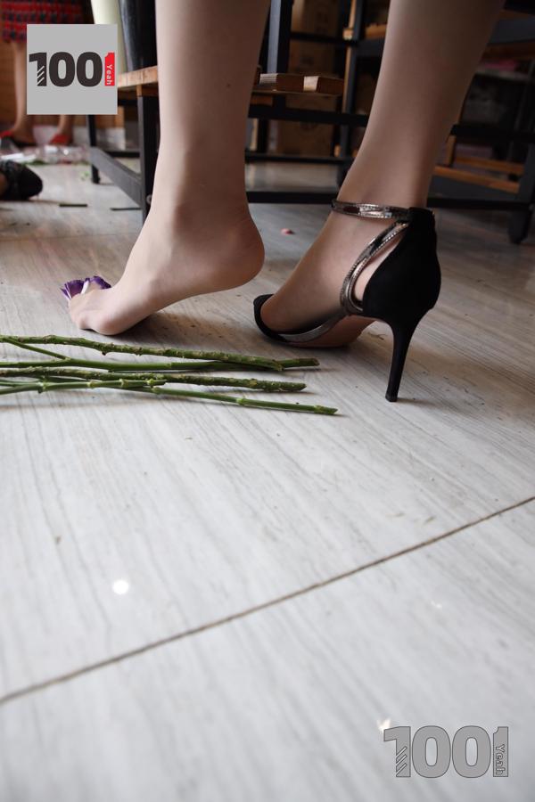 Modello fragola "Florist 3" [IESS Le Mille e una Notte] Belle gambe in calze