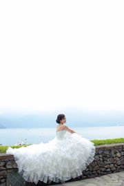 Zhang Kaijie / Zhang Yunfei "Sun Moon Lake + Papierkirche (Hochzeitskleid)"